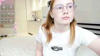 jaquesxx - Redhead babe sucks her boyfriend's cock