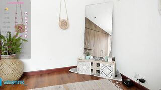 ohanna_ - A brown girl in a nice swimsuit is having a nice chat.