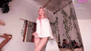 asuno_ - Asian girl dancing in front of the camera in a nice shirt