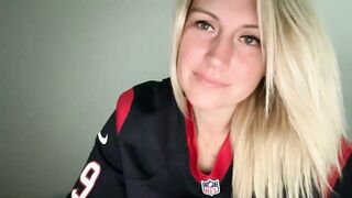 smexxii93 - Young blonde girl sweetly chatting and teasing in front of the camera