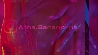 heybanan -A young woman with a beautiful figure chats sweetly and teases in front of the camera