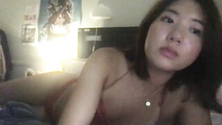 zoeroseee - Young Asian girl teasing in front of the camera cute chatting and teasing in front of the camera
