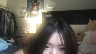 zoeroseee - Young Asian girl teasing in front of the camera cute chatting and teasing in front of the camera