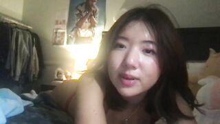 zoeroseee - Young Asian girl teasing in front of the camera cute chatting and teasing in front of the camera