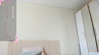 sweety_vikky - [Young woman with big tits shows her pussy