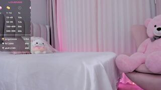 danielita211991 -A young girl with a big ass with a lavender in her cunt.