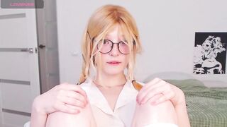 illegaldream - A college girl with clothes on is cute.