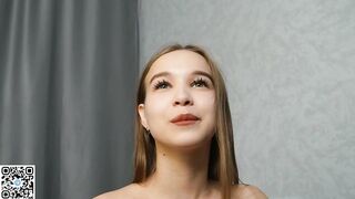 yeepshyy - Little girl shows her tits and has a nice chat.
