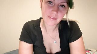 smexxii93 - Slut fucks her pussy on camera with her fingers and gets pleasure