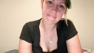 smexxii93 - Slut fucks her pussy on camera with her fingers and gets pleasure