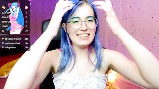 kristalylove - The student is cute in front of the camera and shy in front of the camera.