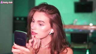 hoolybunny -Adorable babe dances and teases in front of the camera and communicates sweetly