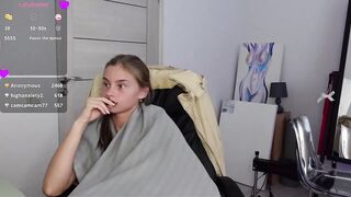 abby_laker - A young student is chatting nicely and doesn't want to show herself naked on camera.