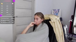 abby_laker - A young student is chatting nicely and doesn't want to show herself naked on camera.