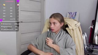 abby_laker - A young student is chatting nicely and doesn't want to show herself naked on camera.
