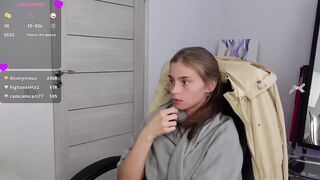 abby_laker - A young student is chatting nicely and doesn't want to show herself naked on camera.