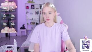 miliameow - A young streamer with an anal plug in her ass talks sweetly and shows her pussy and ass on camera