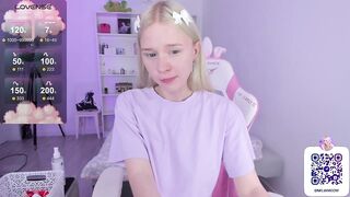 miliameow - A young streamer with an anal plug in her ass talks sweetly and shows her pussy and ass on camera