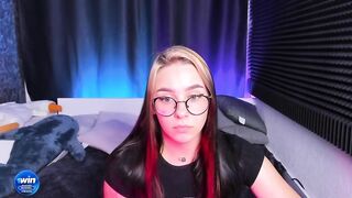 jennifermoonlight - The little girl talks cutely on camera and gets pleasure from love