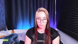 jennifermoonlight - The little girl talks cutely on camera and gets pleasure from love