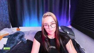 jennifermoonlight - The little girl talks cutely on camera and gets pleasure from love