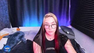 jennifermoonlight - The little girl talks cutely on camera and gets pleasure from love