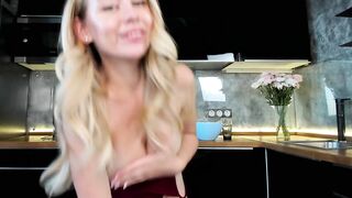 aleksa_cutie - Naked baby poses for the camera in the kitchen and communicates
