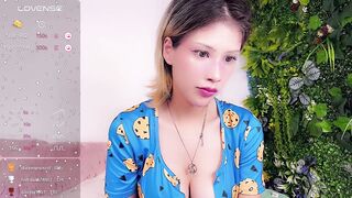 siberian_siren -A young woman with big tits sits and chats and has fun
