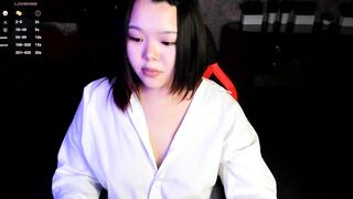 kira_wishper - The young Asian girl is cute and in clothes and enjoys herself