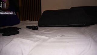sapphirealice -Shows her pussy and masturbates with a vibrator and cum sweetly on camera