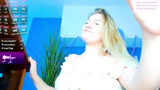 yummy_pie_ - Lush bitch with big tits trumpets her big booty on camera and gets pleasure