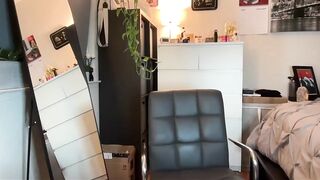 babbyybreeee - The young woman shows her small tits and her sexy pussy and has a nice conversation