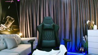 aliessia - A milf with beautiful tits masturbates her pussy and has a nice conversation while having fun