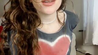 copperpearl - The young woman shows her pussy and masturbates it and gets enormous pleasure