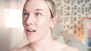 emily_fox_official -The young woman sits naked, chats and doesn’t want to show off her sweet body