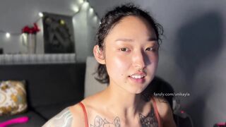 _octopussy_ - A babe in sexy lingerie teases in front of the camera and sweet talks getting pleasure from lavens in her pussy