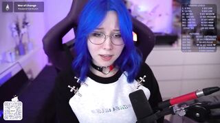 blue_mooncat - Babe's sweet talkin' teasein' in front of the camera.