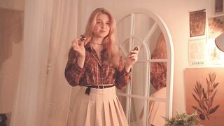 hannasthesia -Adorable babe sweetly chatting and teasing in front of the camera with her clothes on
