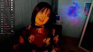 jennie_berry - Molouha sits and communicates in clothes and does not want to undress