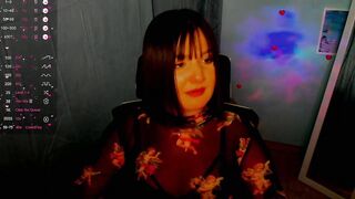 jennie_berry - Molouha sits and communicates in clothes and does not want to undress