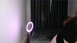 melisande_ - Baby with small tits enjoys lavensaa in her pussy and has a nice chat