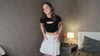 rexannefairall -Adorable babe is small-talking and teasing in front of the camera.