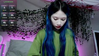 le_chan - A young woman with blue hair is chatting nicely and won't take her clothes off for the camera.