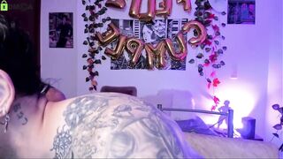 tyler_mia -young couple having a nice chat and enjoying themselves on camera