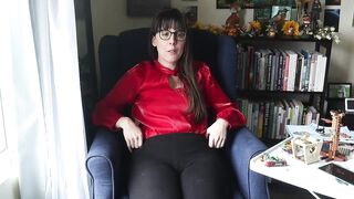 ellynaomi - Big-assed bitch teases in front of the camera, has a nice conversation and gets pleasure from Lavensav in the pussy