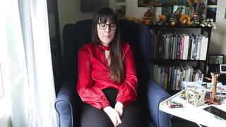 ellynaomi - Big-assed bitch teases in front of the camera, has a nice conversation and gets pleasure from Lavensav in the pussy