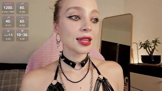 lisa_babymetal - The young woman sucks a carved dick and gets enormous pleasure from Lavens