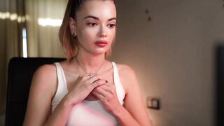 hanna_hunnam - A babe in clothes teases in front of the camera and sweetly communicates and gets pleasure from lavens in her pussy